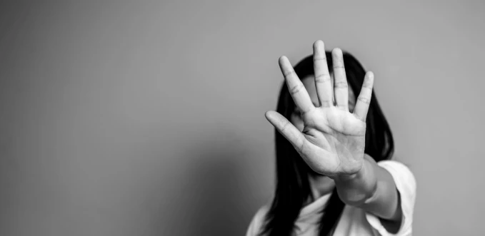 Dimissioni per violenza di genere